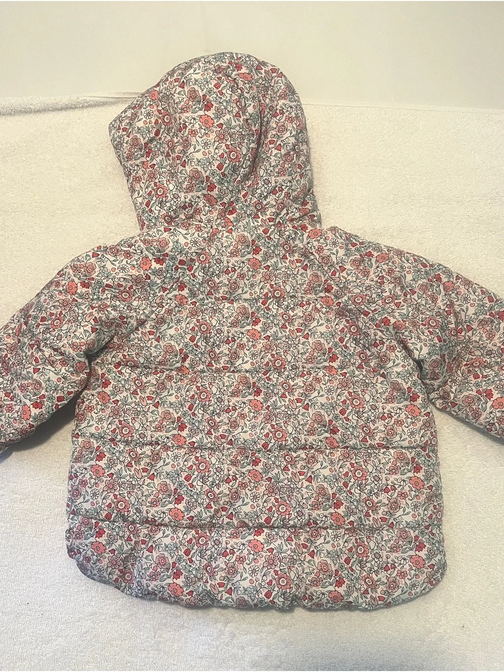 Girls' Gap Floral Puffer Jacket with Hood - Red & Cream size 18-24 months